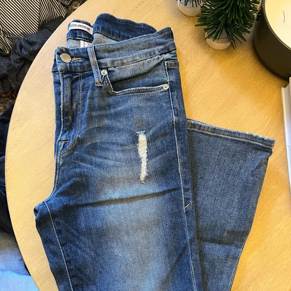 Good American Good Cuts Distressed Cropped Flare